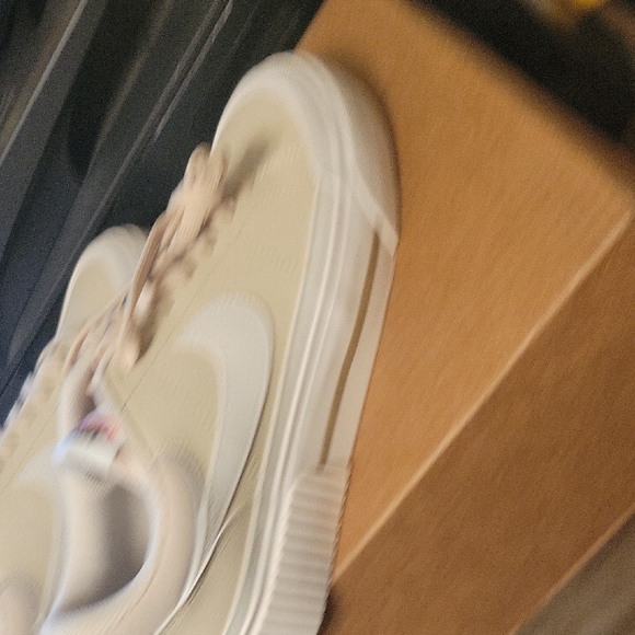 Nike Women's Sneakers in Cream and White - Picture 4 of 5